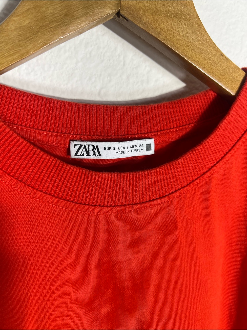 ZARA • bright red crewneck muscle tee with cap sleeves - Picture 3 of 7